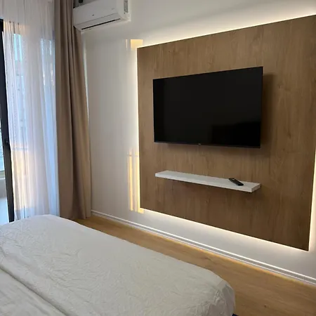 Yves1 Boutique * Sarandë