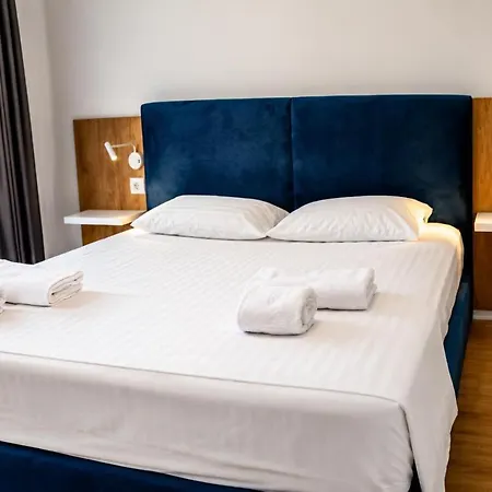 Yves1 Boutique Sarandë