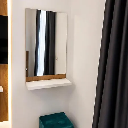 Yves1 Boutique Aparthotel *