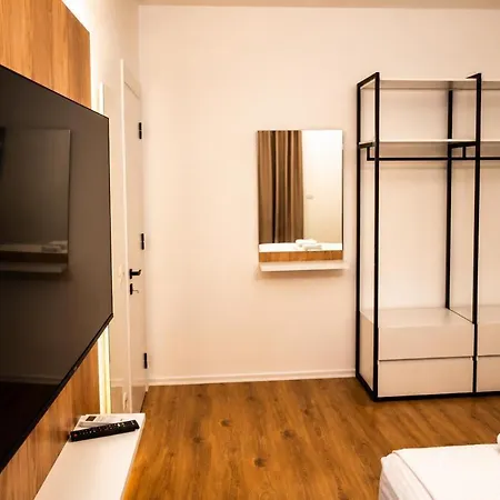 Yves1 Boutique Sarandë