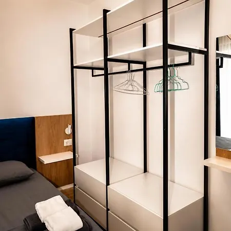 Yves1 Boutique * Sarandë