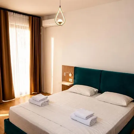 Yves1 Boutique Aparthotel Sarandë